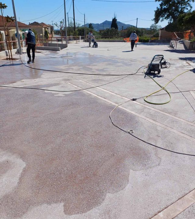 Το προσωπικό της GREECE CONCRETE σε εφαρμογή δαπέδου - GREECE CONCRETE